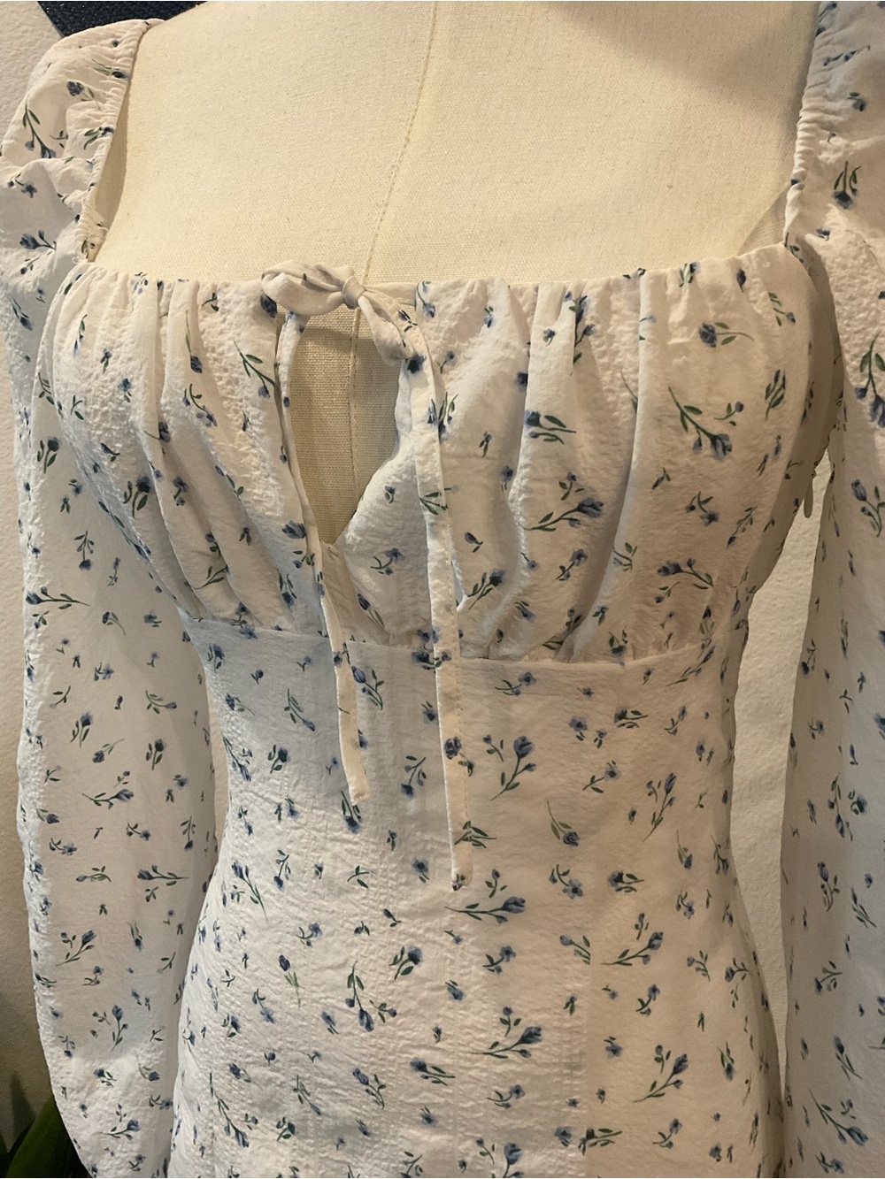 H&M Divided White with Blue Floral Square-Neck Mini Dress - Picture 4 of 14